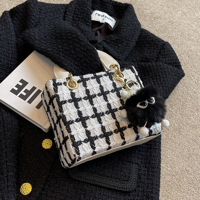 Hand-held Niche Design Woolen